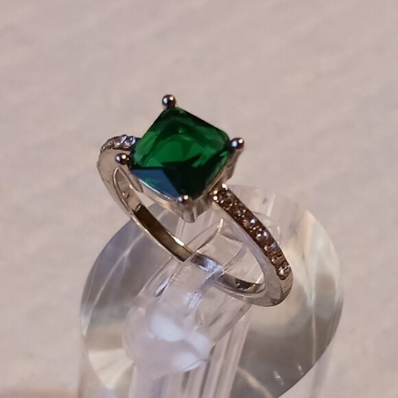 Source Unknown Jewelry - Silver Fashion Green Emerald CZ Ring Size 6 NWOT